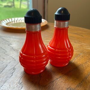 Anchor hocking orange salt and pepper shakers vintage